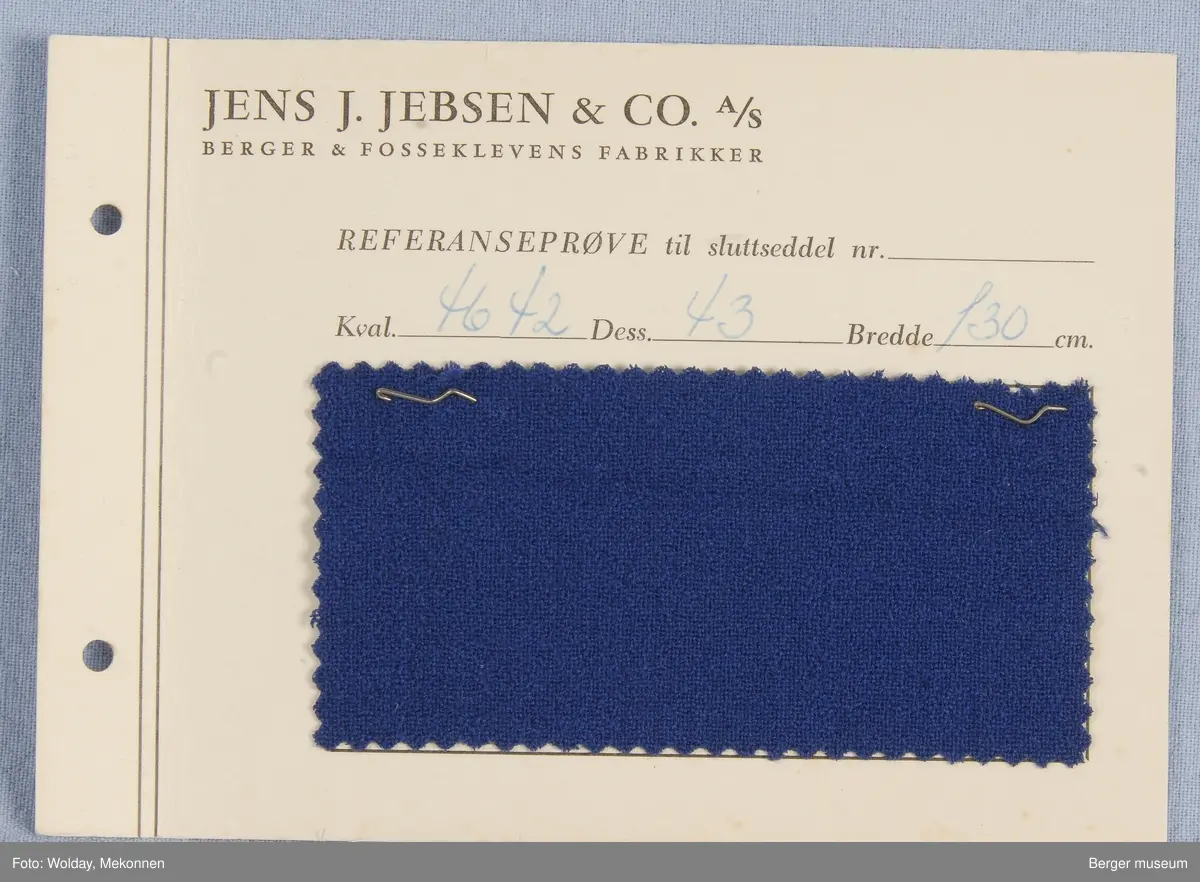 Mappe med 13 prøver.
Kjolestoff kamgarn.
Stykkfarget
Kvalitet: 4642
