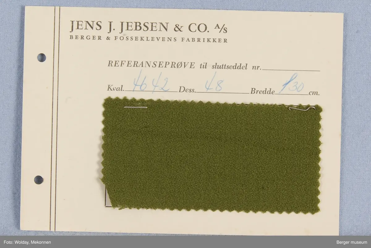 Mappe med 13 prøver.
Kjolestoff kamgarn.
Stykkfarget
Kvalitet: 4642
