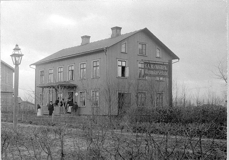S. A. Blomgrens vagnmakareverkstad i Vara 1896.