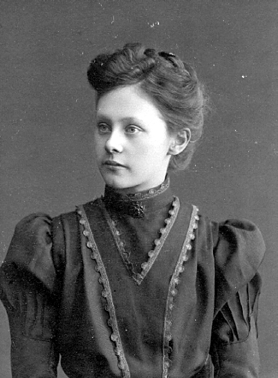 Evy Sigrid Beata von Hall.
Född 1895 i Sil.