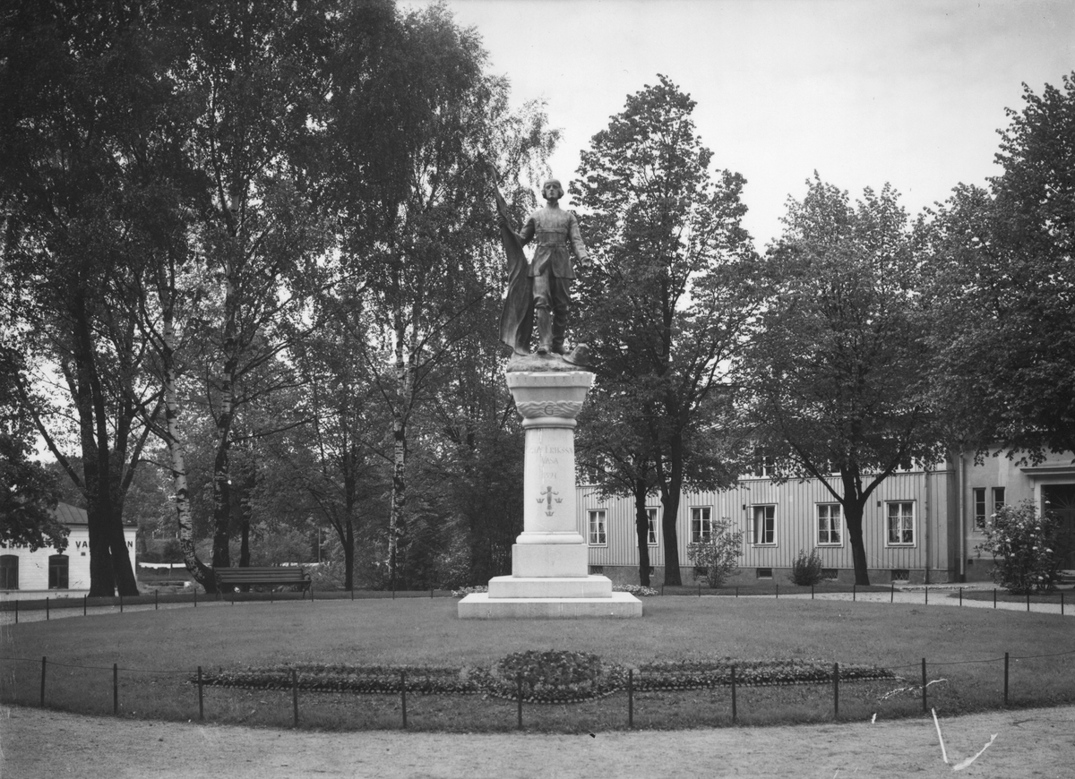Gävle stad – Väster. Gustaf Wasa-statyn i Kvarnparken.
