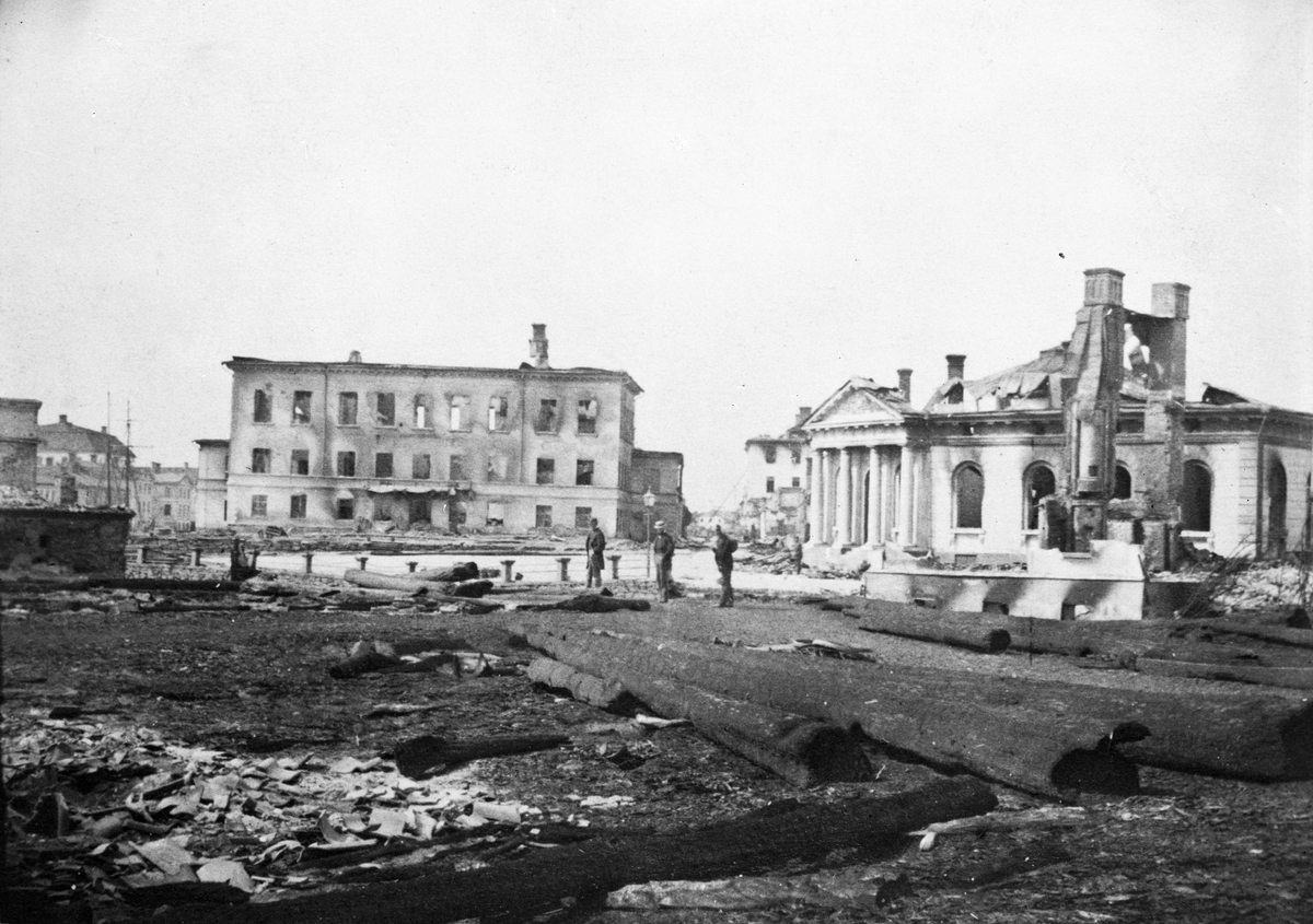 Efter Gävle branden 1869. Vid Börsplan.