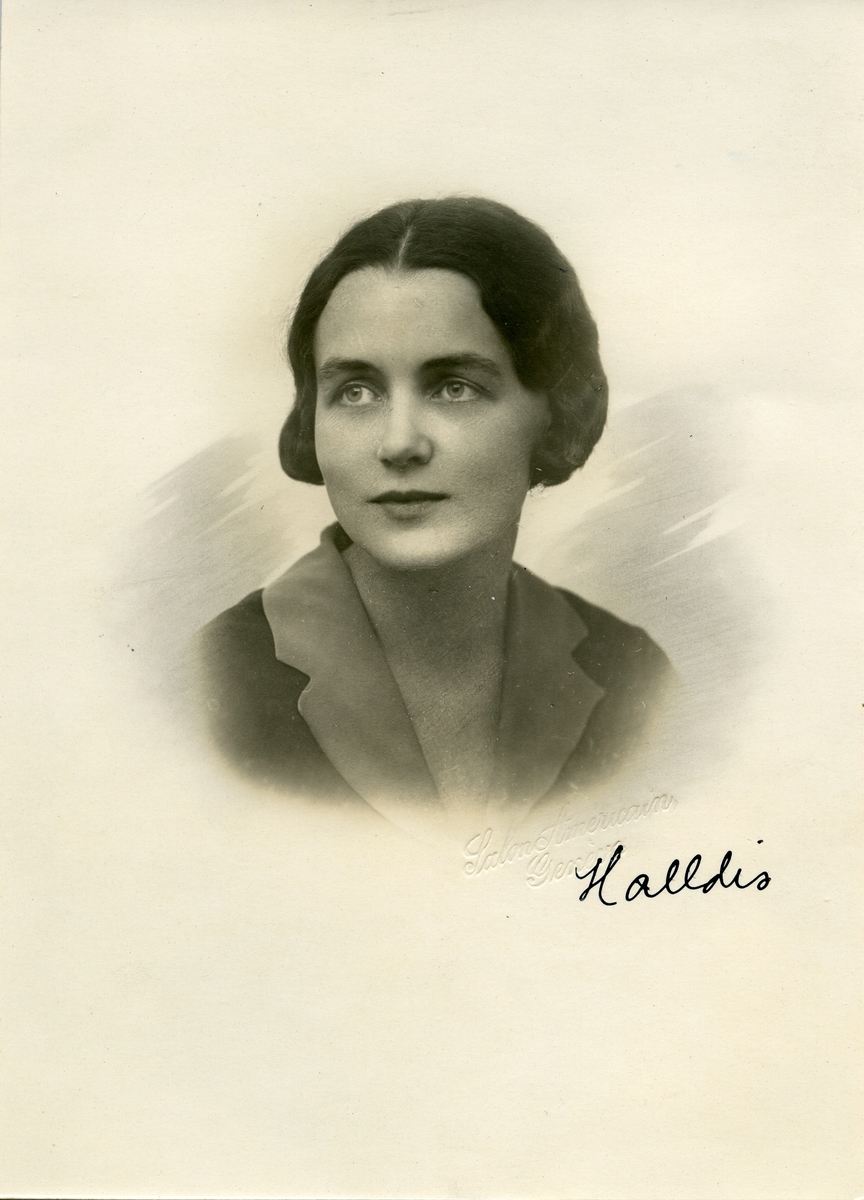 Portrett av Halldis Moren Vesaas (1907 - 1995) m/brev og sign.