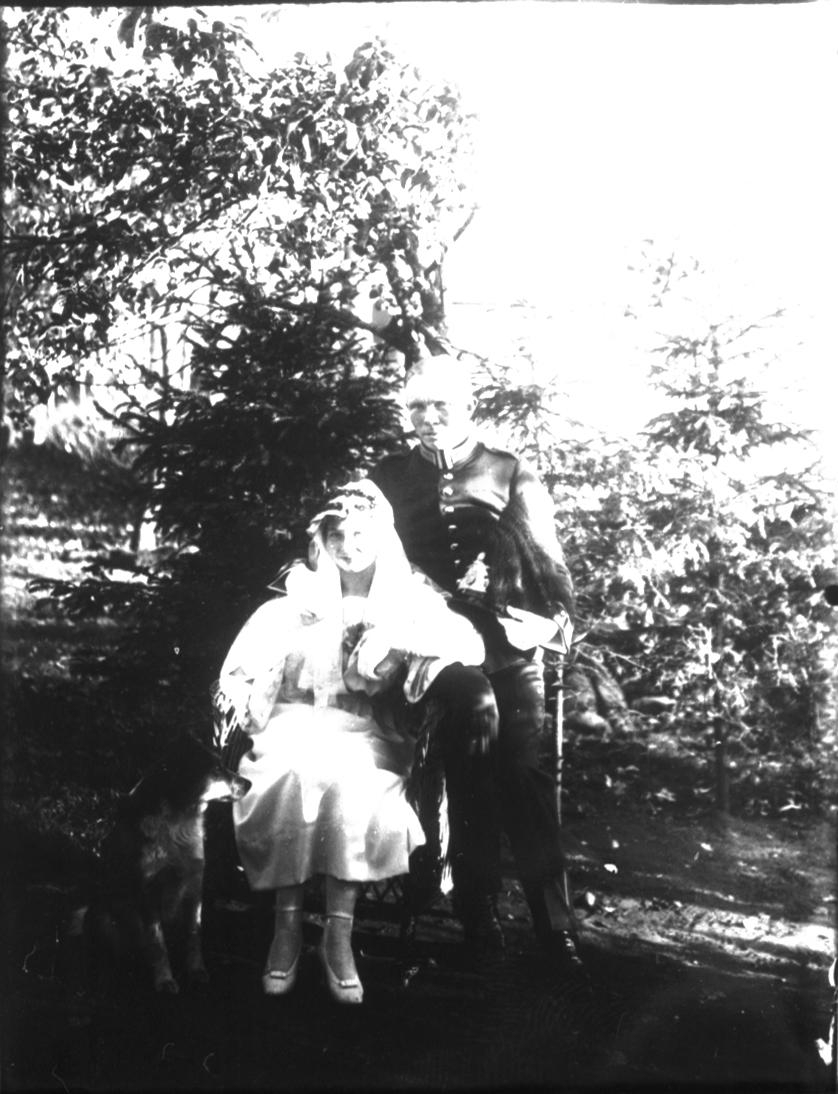 Alva Gustavssons och Ture Sköldbäcks bröllop 19/10 1922. Vigda i Floby av Paul Melin.