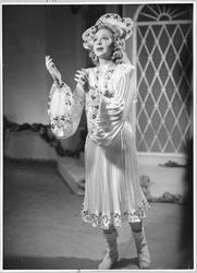 Wenche Foss i "Den glade enke".