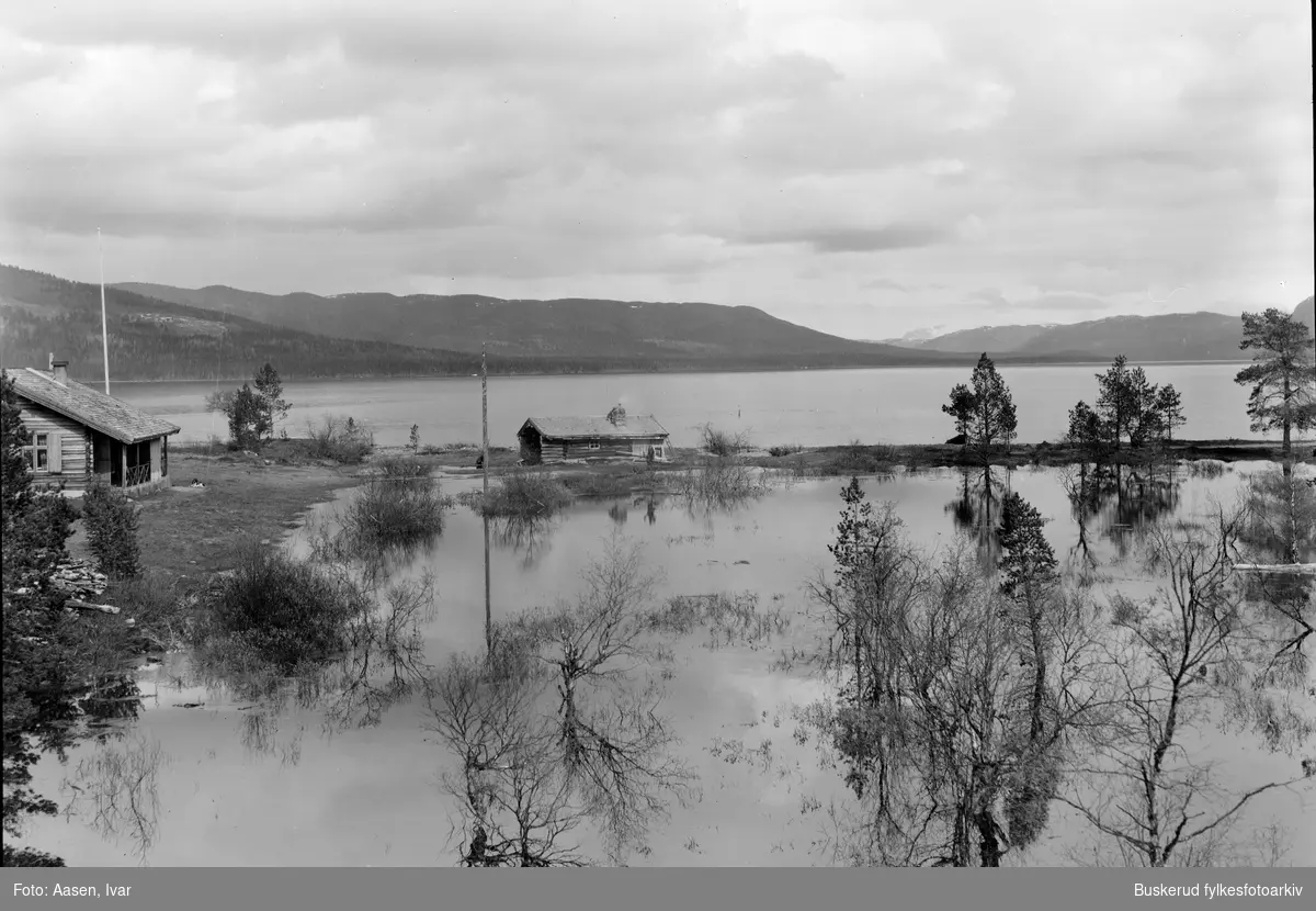 Fra området rundt Tunhovdfjorden og Pålbufjorden
ca 1925
Seter ved Pålbu som oversvømmes

Begynnelsen av Numedalslågen ved Dagali