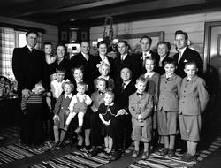 Gudrun Meisingset med barn, barnebarn og svigerbarn. Fra Nor