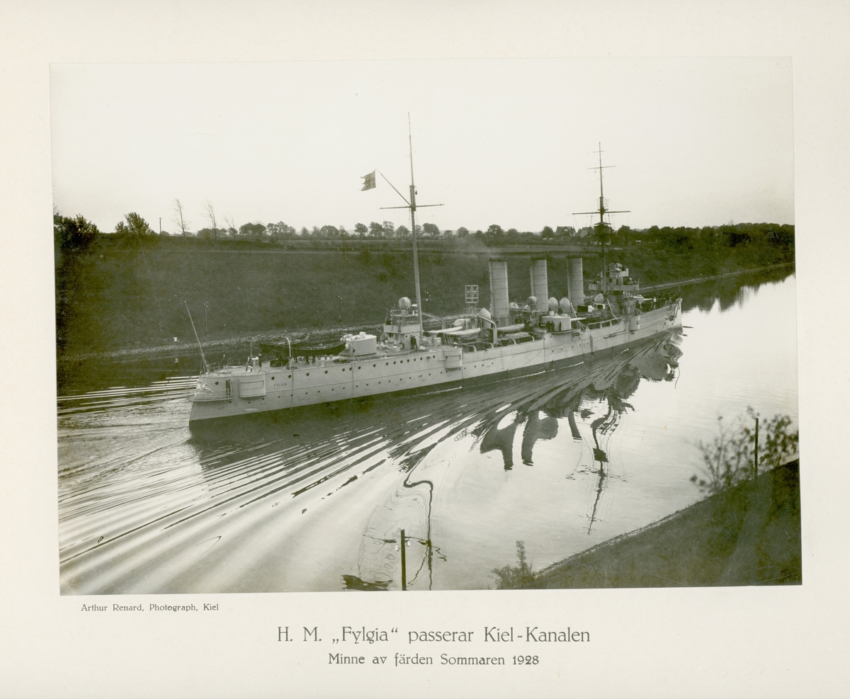 Pansarkryssaren FYLGIA passerar Kielkanalen sommaren 1928.