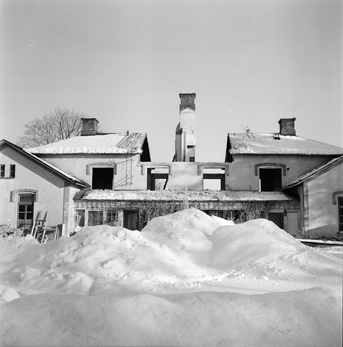 Arbrå,
Koldemo skola rivs,
17 Februari 1967