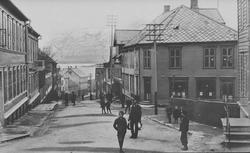 Storgata, Aalesund, sett mot sør før brannen i 1904, ca 1895