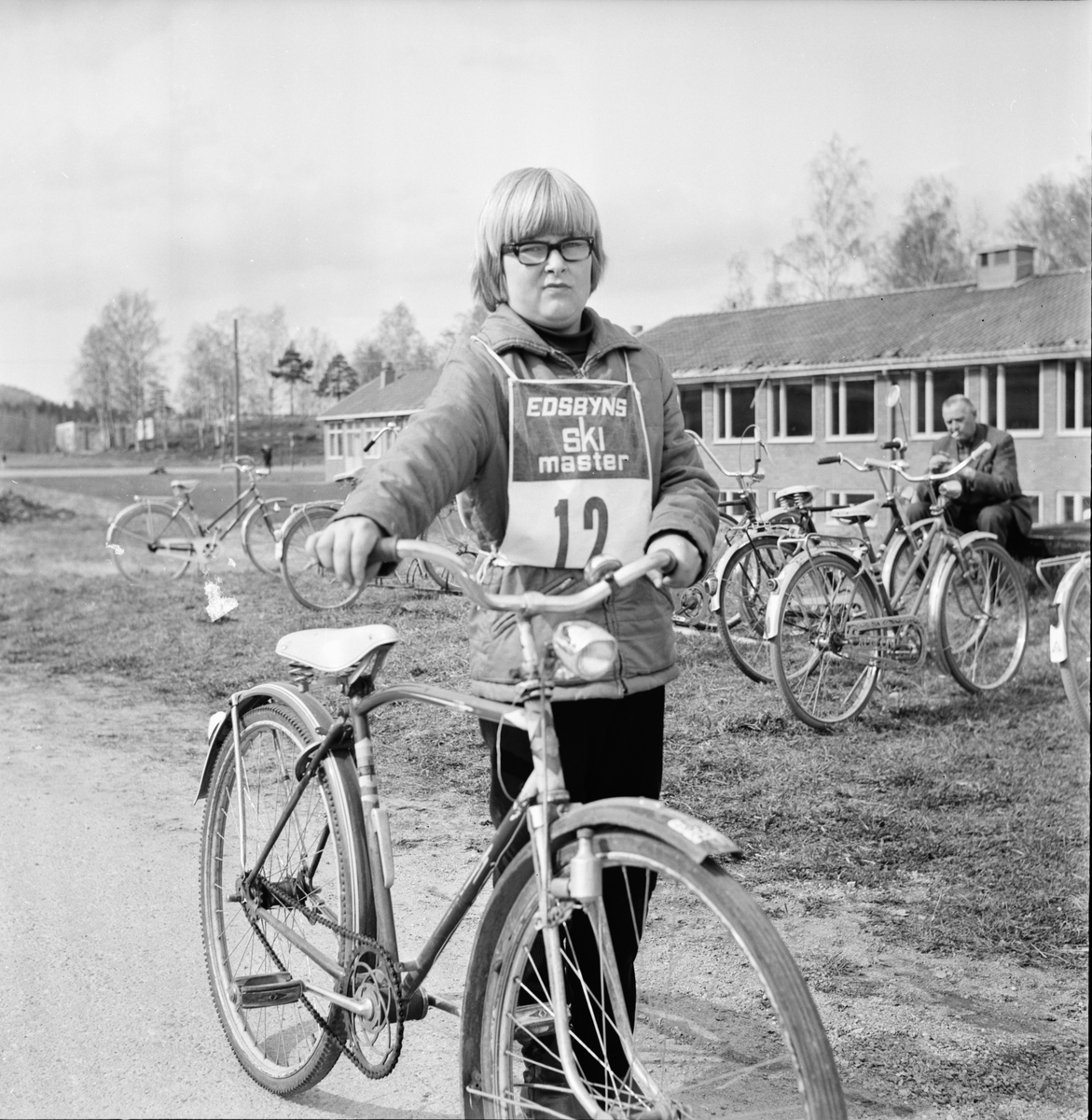 Trafik rikstävling i Bollnäs. 9/5-1967
1. Anders Sundberg Alfta
5. Karin Nilsson Hamre
6. Göran Lindqvist Häggesta