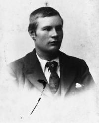 Portrett av Dankert Olsen, Kastnes i Dyrøy.  Han tok senere 