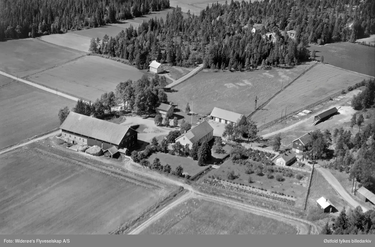 Mørk gård, søndre, gnr./bnr.48/1. Mørk kommunegård. Spydeberg, flyfoto.