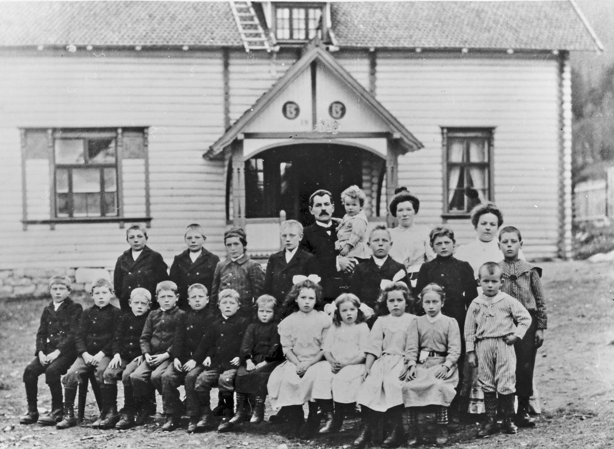Elever ved Finstad skole, ca. 1913, Rendalen