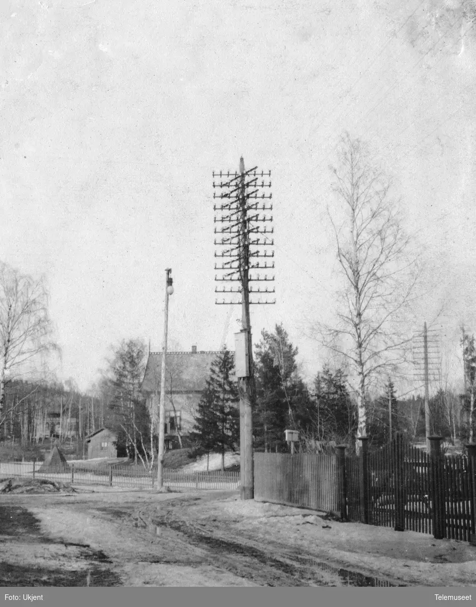Telefonstolper jernbane Drammensveien krysser jernbanen  med telefonlinjer