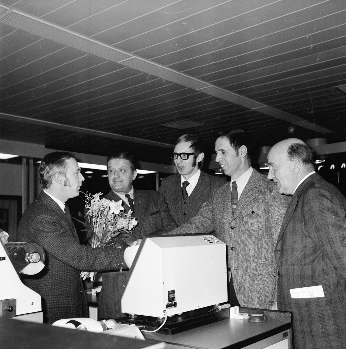 Lions Arbrå på besök hos sparbanken.
Juni 1972