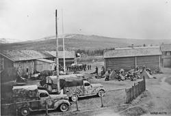 Kapitulasjon, tyskerne drar sin vei. Rønning i Grimsbu.