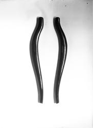 Bogtre til hestesele. To bilder.