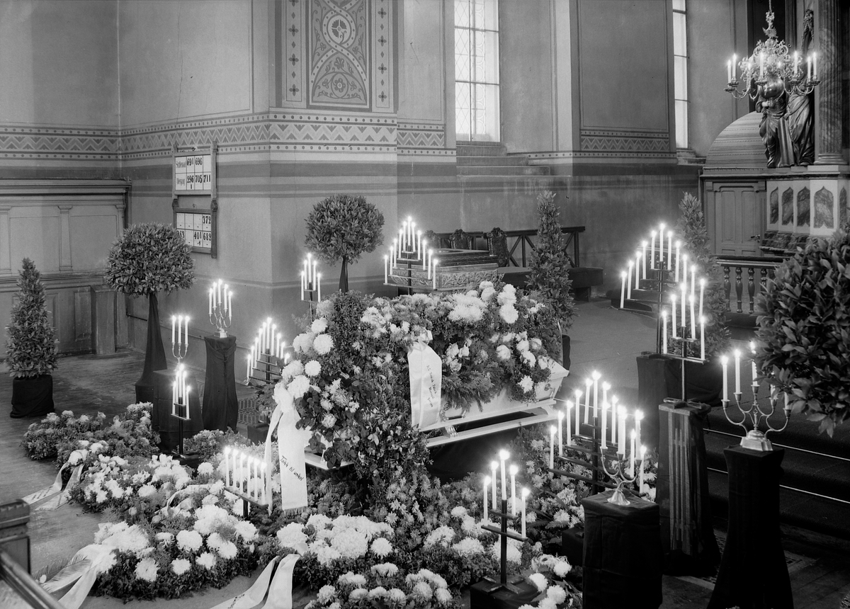 Kjøpmann Elias Denis Mogstads begravelse i Vår Frue kirke