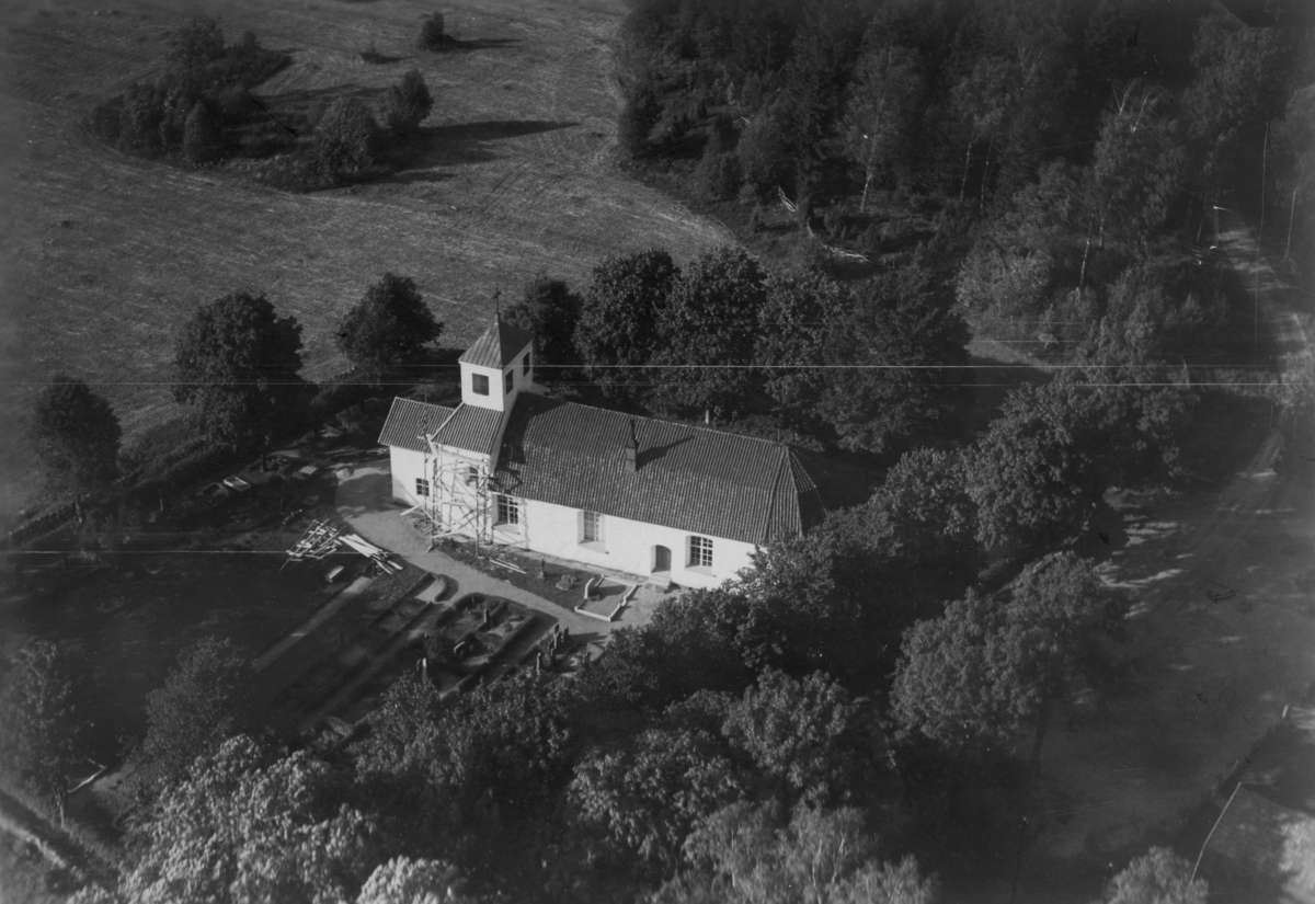 Flygfoto över Dannäs kyrka år 1935,  i Värnamo kommun. Nr. C. 2712