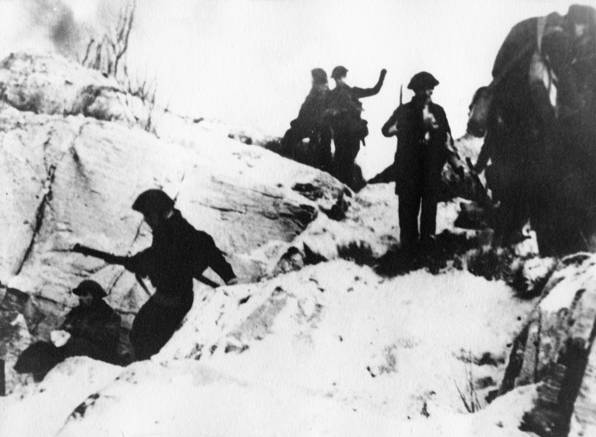 krigen, 2. verdenskrig, Måløyraidet 27. desember 1941, soldater på land i aksjon