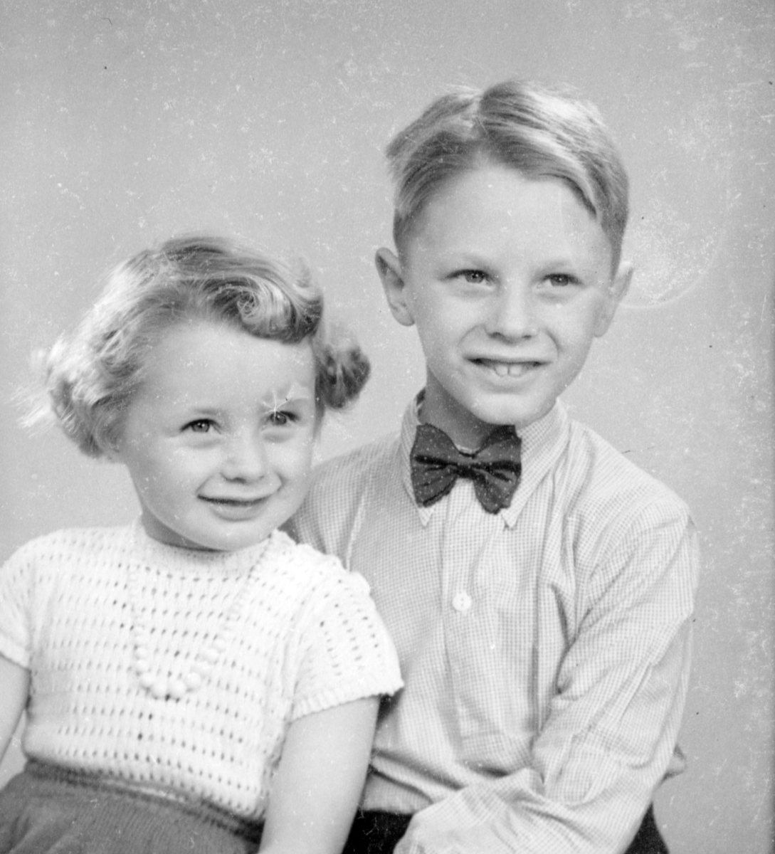 Barnen Hasse och Kristina Hedlund, november 1950.