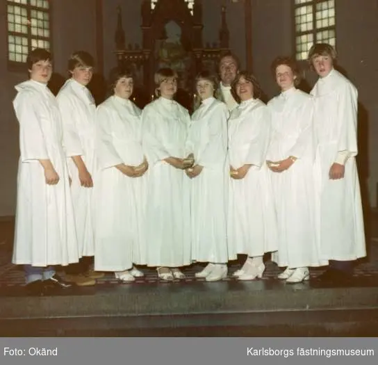 Konfirmandgrupp, Undenäs kyrka, 1981. Konfirmandlärare: kyrkoherde Ulf ...