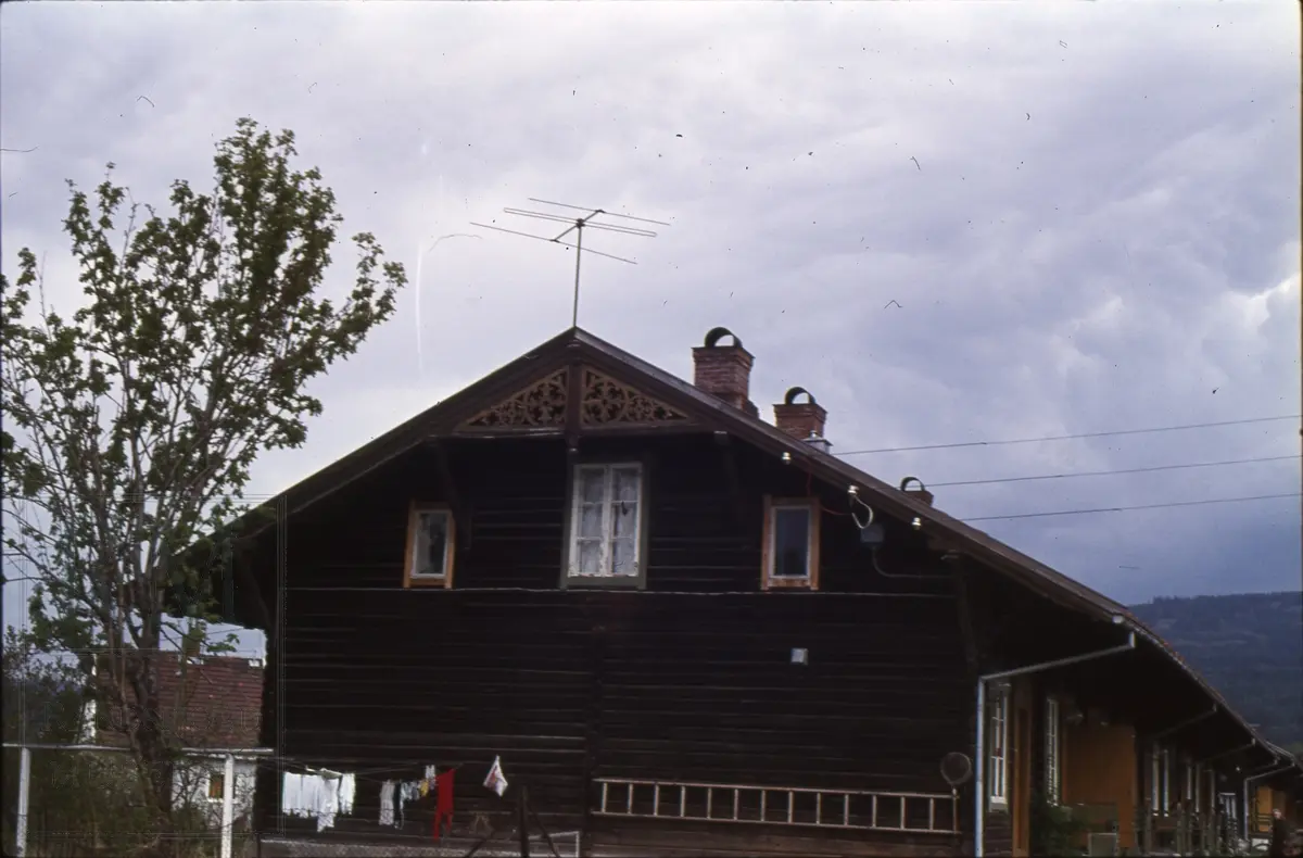 Foto med motiv fra Sveitservillaer og annen bebyggelse i Jevnaker, 1973.