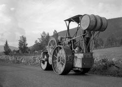 Makadamisering. Legging av asfalt v/Hesselberg`s, nord for b