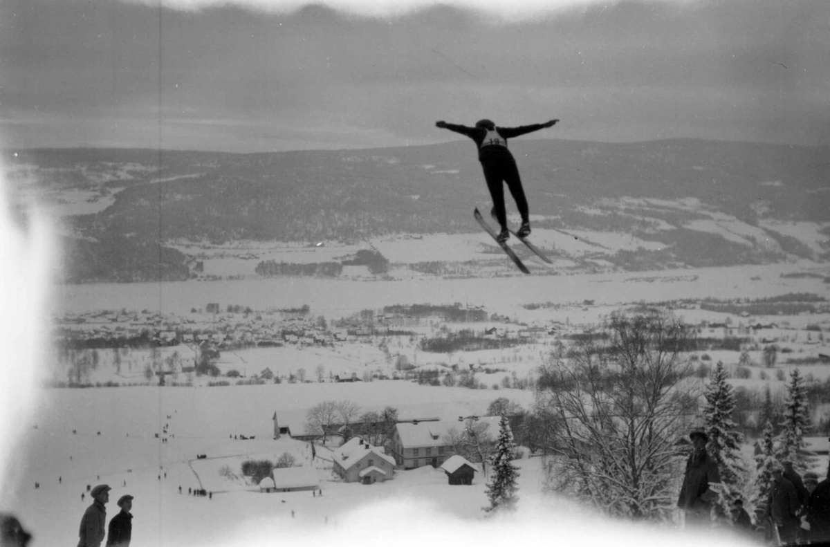 Hovedlandsrennet på Lillehammer i 1927. Hoppere i svevet