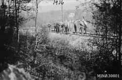 Jernbanearbeid. Grusing