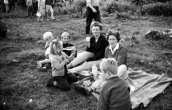 .Negativrull merket "Jonsok 1960, Bryllupsdag 1960, Elevkvel