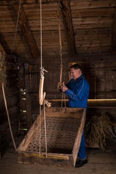 Tresking i Hammervoll-løa med Bjørn Austigard.