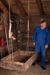 Tresking i Hammervoll-løa med Bjørn Austigard.