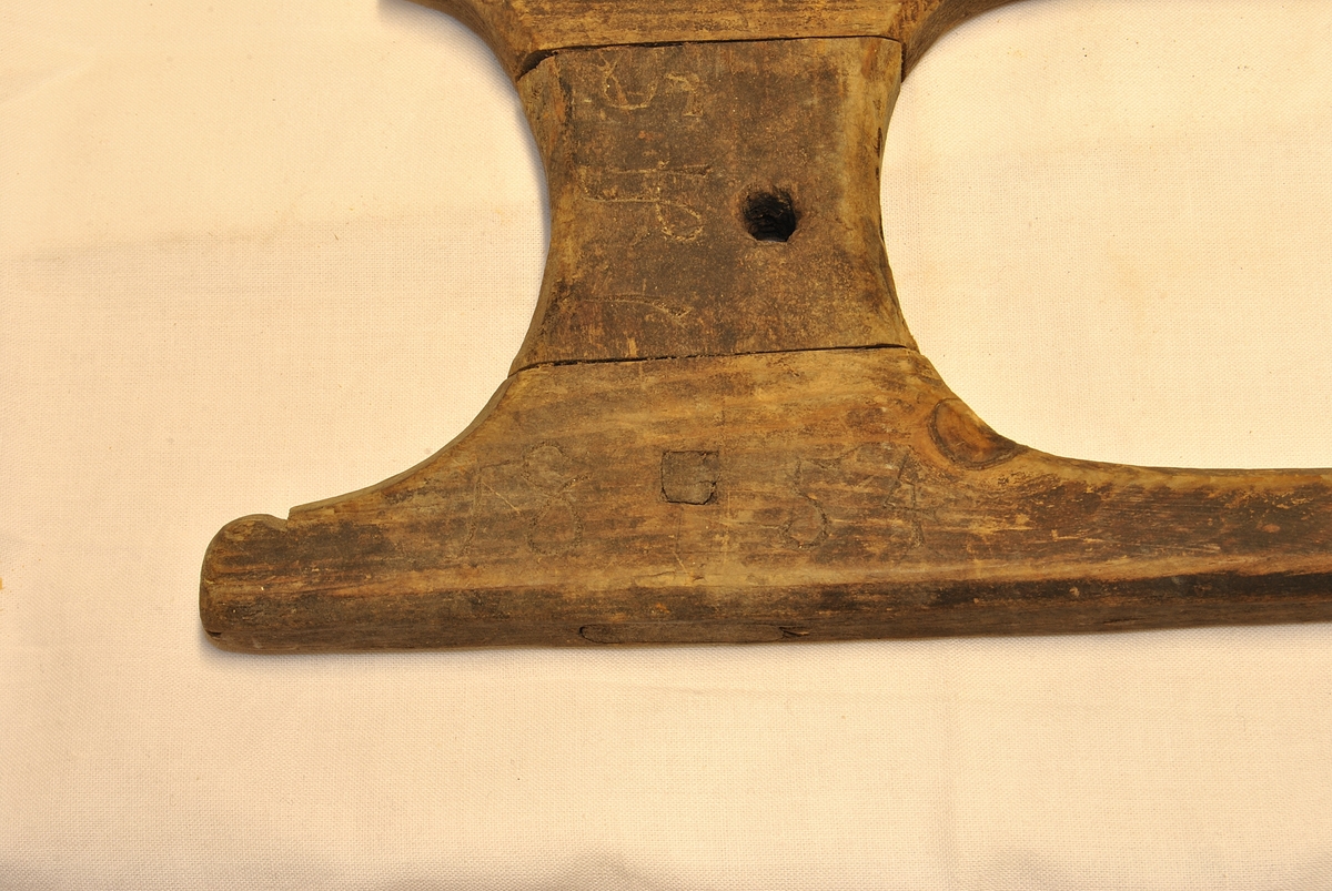 Form: Tilnærma H-form