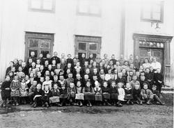 Skolebygning, klær,