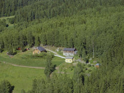 Tretten, Nord-Tretten. Erikbakken småbruk. Gammelt, grå drif