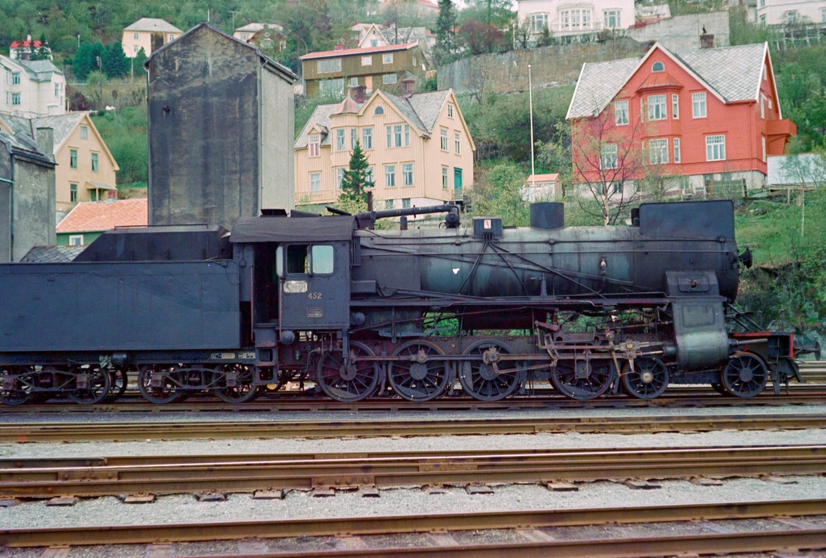 Damplokomotiv type 31b nr. 452 på driftsbanegården ved Marienborg ved Trondheim.
