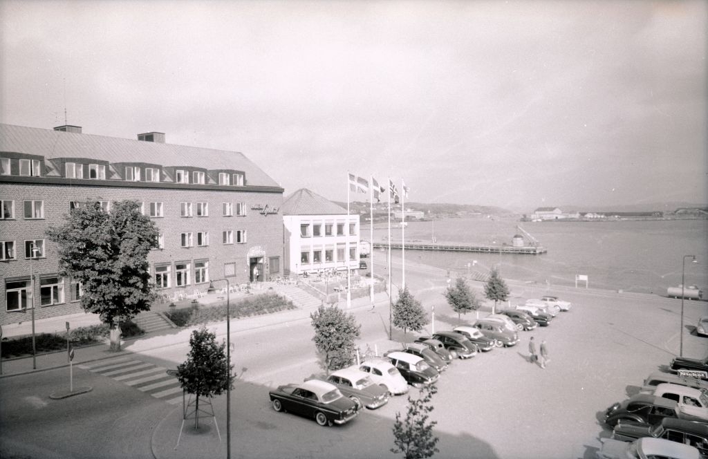 Hotell Lysekil med Rosvikstorg i förgrunden