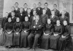 Gruppebilde, konfirmanter?
Navn på personer, se reg. perm.