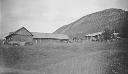 Gardsbruk. Bråten nordre, før den ble solgt og delt mellom n