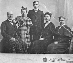 Familiebilde - prost Axel Sommerfeldt med familie