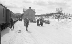 Tonsåsen stasjon med tog til Fagernes
