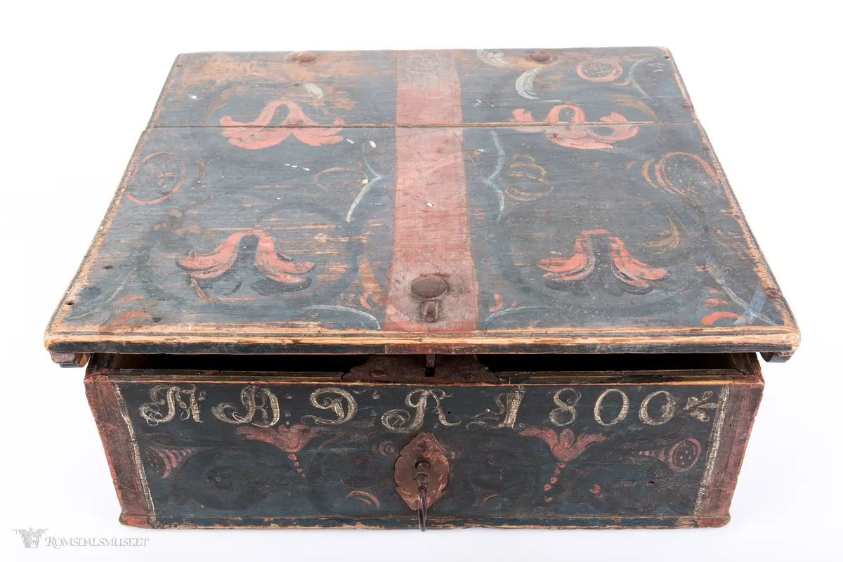 Blomster og rankemønster. Akantus.