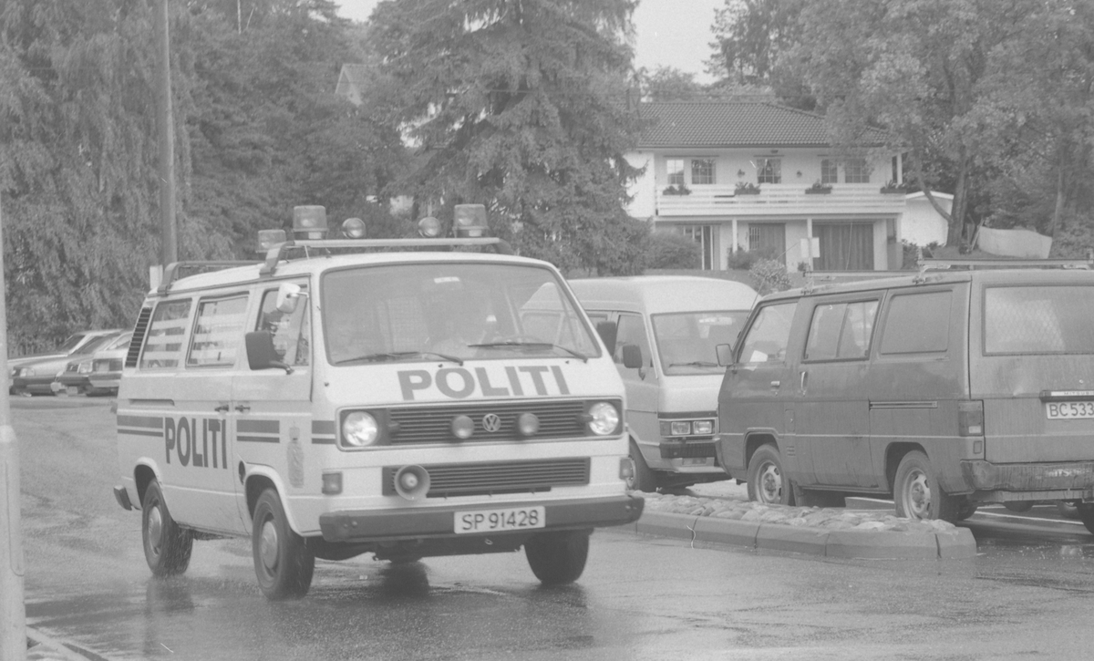 Politibilen med ranerne fra Asker.