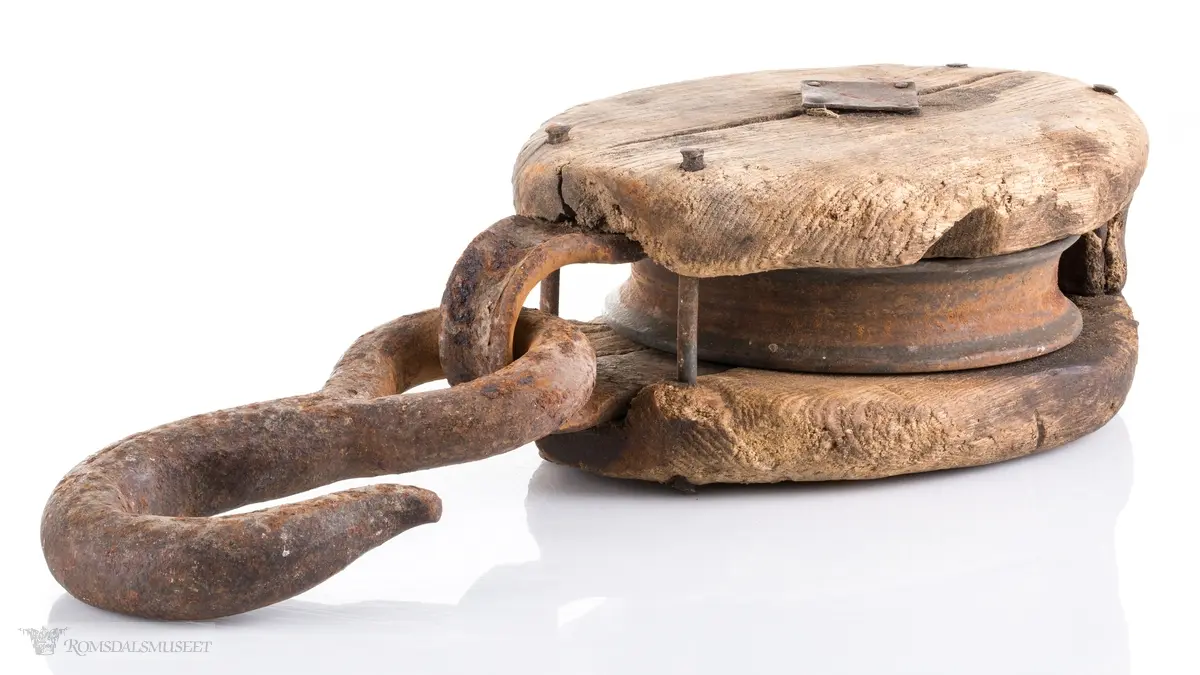 Enkeltskåren blokk med jernskive og jernkrok.