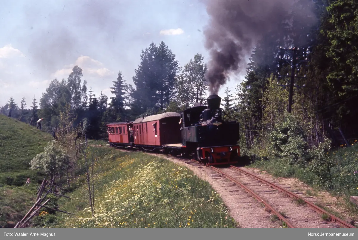Pressetog på Urskog-Hølandsbanen, trukket av damplokomotivet "Høland"