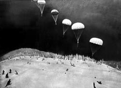 Slipp i Trømborgfjella under andre verdenskrig. Fallskjerm.