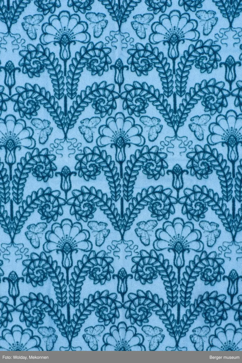 Blomster, sommerfugler, stilker og blader. Omriss