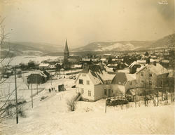 Lillehammer. Den store bygningen i forgrunnen er Carl Lumhol